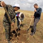 Астраханские поисковики на раскопках в Волгоградской области